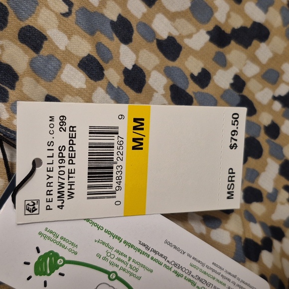 New Perry Ellis Button-down - Picture 3 of 5